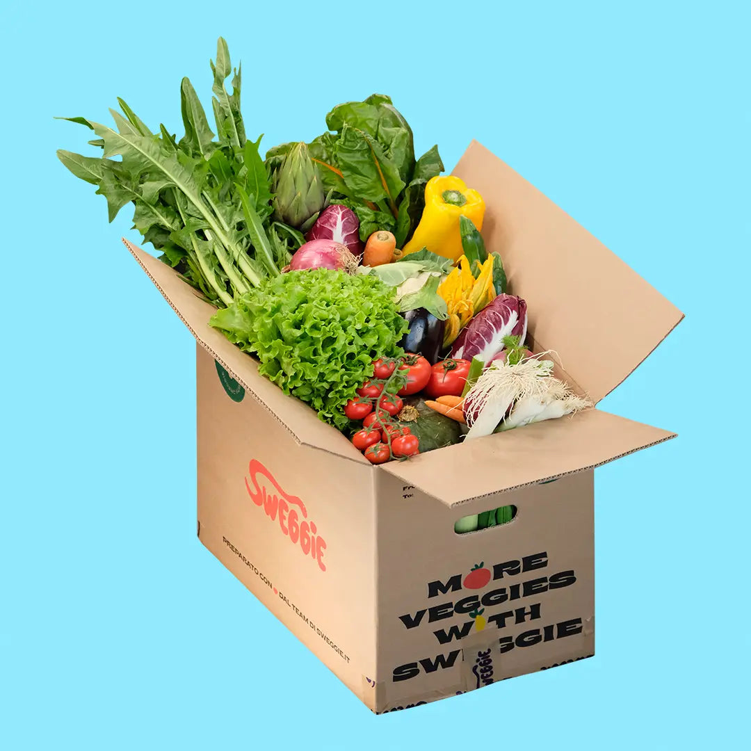 Vista isometrica di una box Sweggie piena di verdura