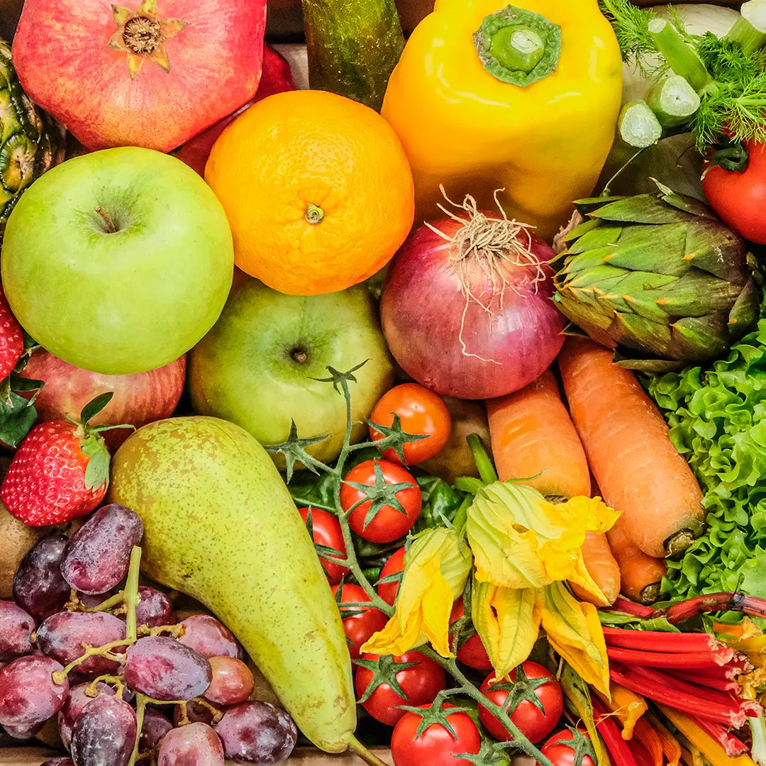 Vista dall'alto di una box Sweggie piena di frutta e verdura